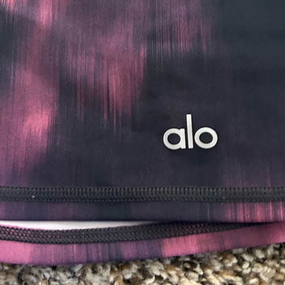 Alo Yoga pink black tie dye biker shorts woman’s size medium - Picture 2 of 5